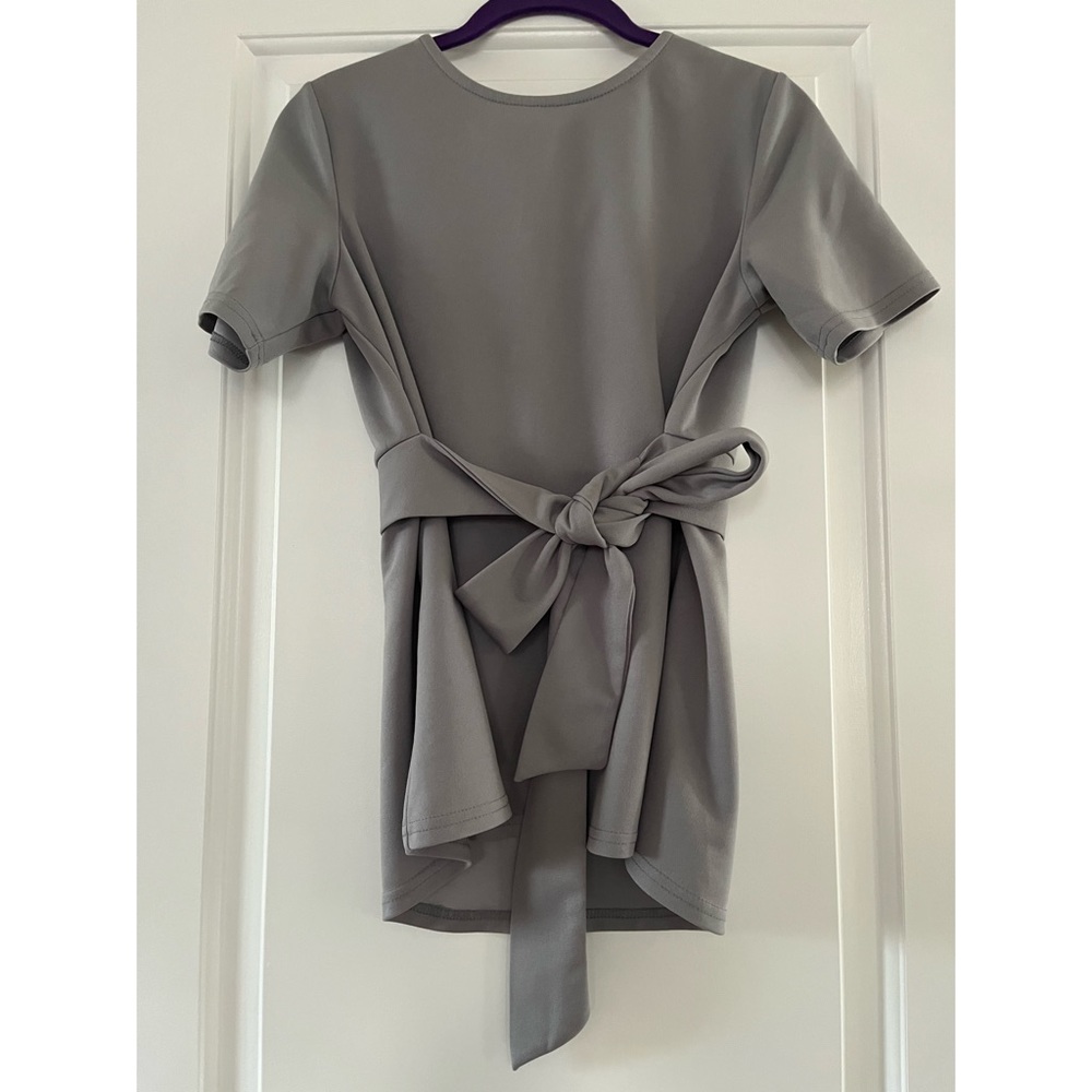 Shein Women’s size small gray shorts sleeve shirt